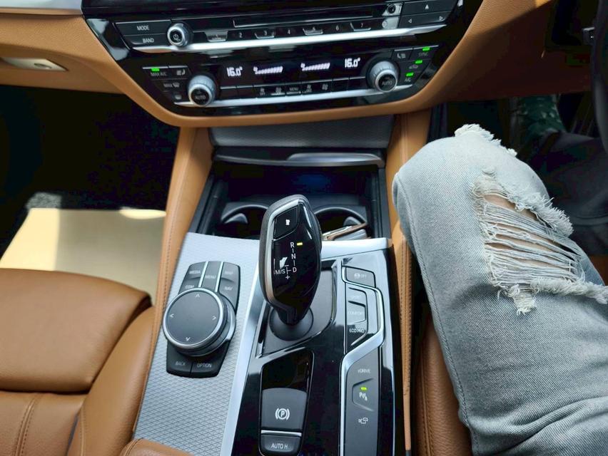 รหัสรถ KPV53 2019 BMW 530e 2.0 M SPORT สีดำ