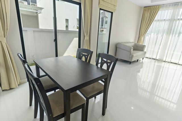 ให้เช่า บ้าน โครงการ ออร่า รามคำแหง 94 Aura ใกล้รถไฟฟ้า MRT สัมมากร หน้าบ้านหันไปทิศใต้ เหมาะพักอาศัย 3