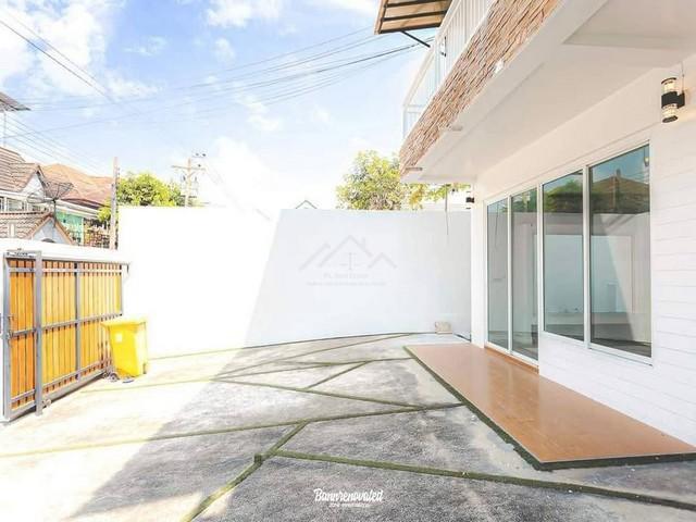 ขายโฮมออฟฟิศ 4 ชั้น 627 ตรม. ย่านลาดพร้าว 110 แยก 4 รีโนเวทใหม่ โปร่งโล่ง ใกล้รถไฟฟ้าสายสีเหลือง ใกล้เลียบด่วน 2