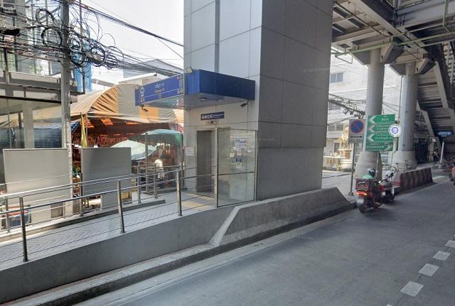 MRTท่าพระ 2.2 กม. 1 นอน จรัญฯ 11-15 MRT จรัญฯ 13 1 กม. ให้เช่าอาคารพาณิชย์ 3 คูหาทะลุกัน กว้างขวาง เหมาะกับเป็นโกดังขนาด
