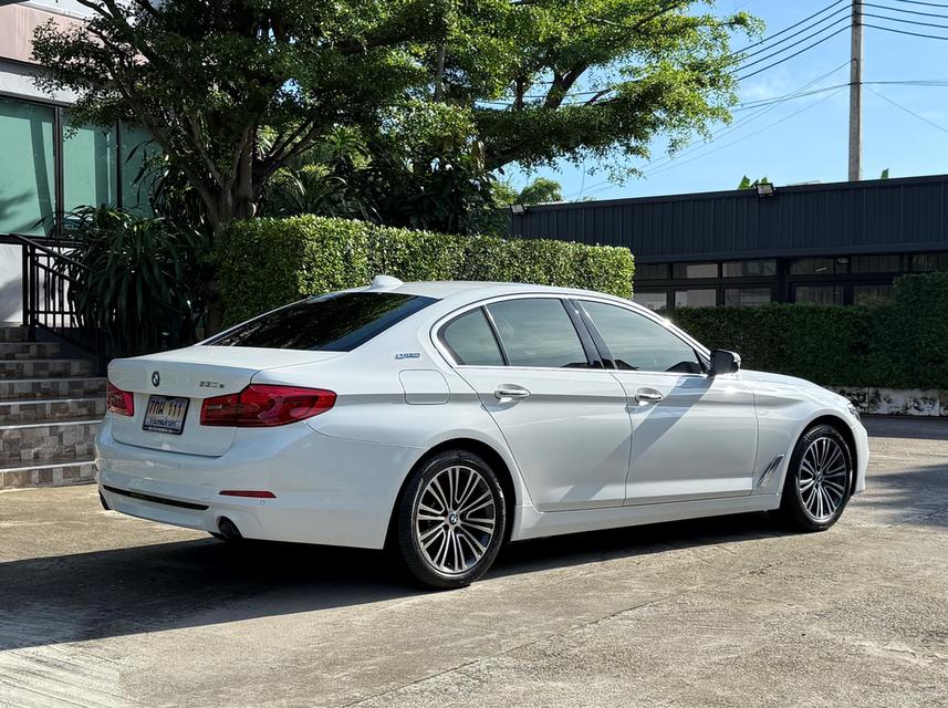 2020 BMW 530e G30 รถมือเดียวออกป้ายแดง รถวิ่งน้อย เข้าศูนย์ตามระยะ รถไม่เคยมีอุบัติเหตุครับ 3