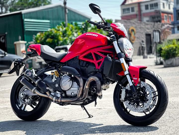 Ducati Monster 821 สีแดง 3