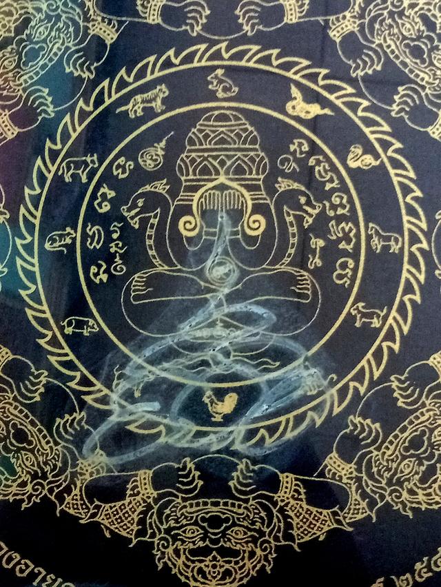 ผ้ายันต์ปิดตาพังพระกาฬ รุ่น 9 รอบ 9 พิธี (ฉลองอายุ 108 ปี ขุนพันธ์ฯ) ปี 2549 ลงยันต์ด้วยมือ พร้อมกรอบ รูปที่ 3