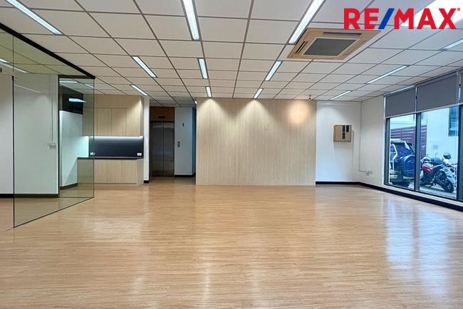ให้เช่า อาคารสำนักงาน 7 ชั้น ย่านเจริญนคร ใกล้ ICONSIAM เพียง 500 เมตร เดินถึง BTS 4