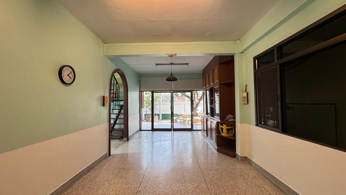 ขายบ้านเดี่ยวพร้อมอยู่ (เจ้าของขายเอง) ห่างจากถนนพระราม2 เพียง 100 เมตร เดินทางสะดวก! ทำเลทอง 5