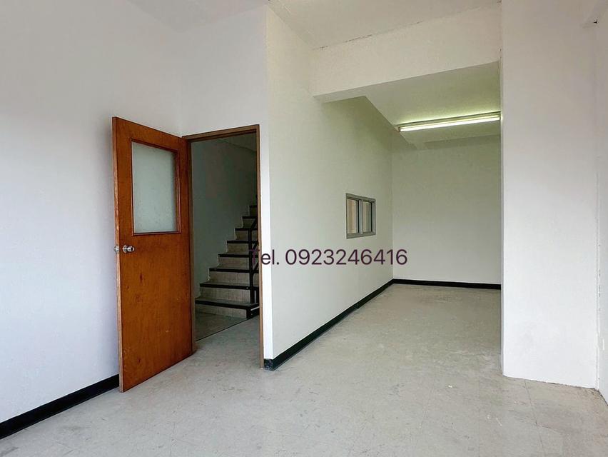 ขายด่วน!!! ตึกแถว 4 ชั้นครึ่ง ติดถนนบอนด์สตรีท เมืองทองธานี 9