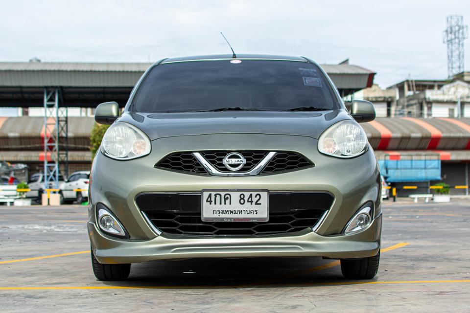 รูป ปี 2013/2015  Nissan March 1.2E Limited รุ่นพิเศษภายในสีเทา A/T สีเขียว  2