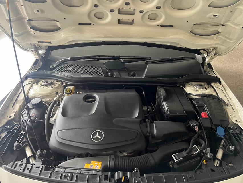 Mercedes Benz GLA 200 1.6 รุ่นปี2018  2