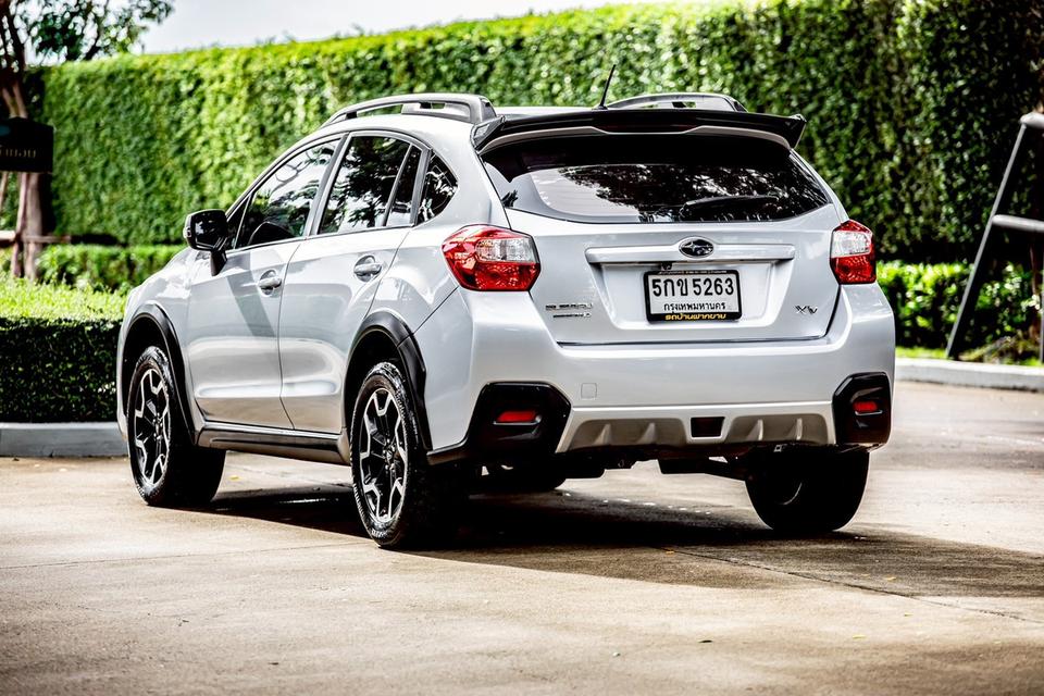 Subaru Xv 2.0 AWD สีเทา ปี 2015  9