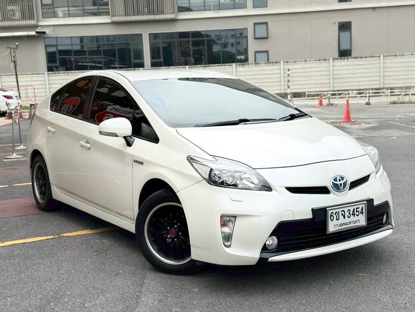 Toyota Prius 1.8 Hybrid เกียร์ออโต้ สีขาว ปี 2012 4