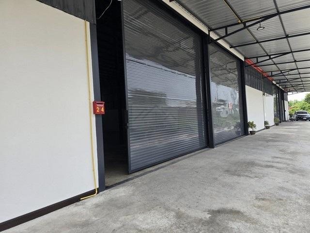 ให้เช่าโกดังสร้างใหม่พร้อมสำนักงาน พื้นที่ 1,100 ตรม. ถนนนิมิตรใหม่ 62 รถใหญ่ 6-10 ล้อ เข้า-ออกสะดวก ใกล้วงแหวนฝั่งตะวัน 6