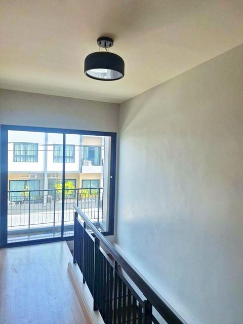 เช่าทาวน์โฮม 3ชั้น ใหม่ 220 ตร.ม. แจส เออร์เบิน ศรีนครินทร์ 2.6 กม.สุขุมวิท113 MRT ศรีเทพา 1กม. 3นอน 3น้ำ อิมพีเรียลเวิล 4