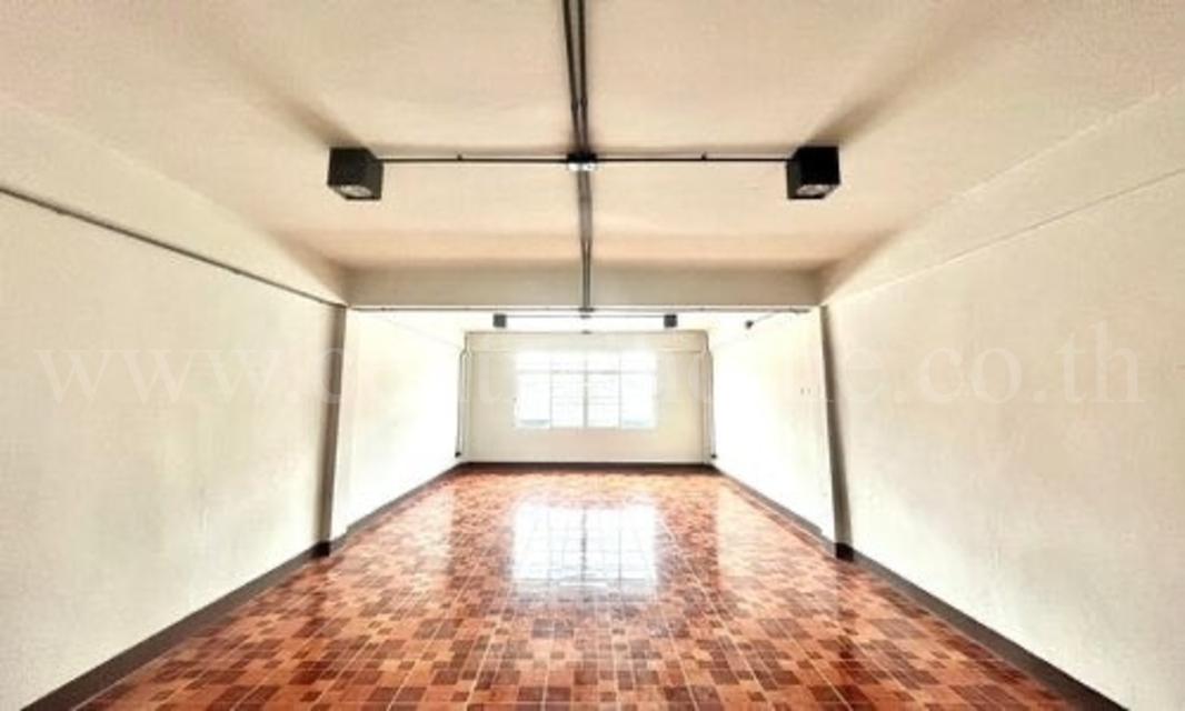 อาคารพาณิชย์ 3 ชั้นครึ่ง ติดรถไฟฟ้า MRT สถานีลาดพร้าว 101 8