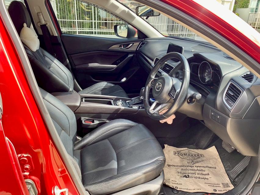 mazda  Mazda 3 2.0 S Sport (mnc) ปีจดทะเบียน 2018 12
