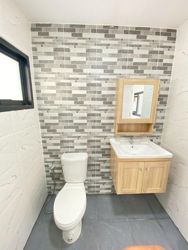 ขายบ้านเดี่ยว 2 ชั้น  เนื้อที่ 125 ตารางวา  หมู่บ้านเมืองเอกรังสิต ถนนพหลโยธิน ตำบลหลักหก อำเภอเมืองปทุมธานี จังหว 18