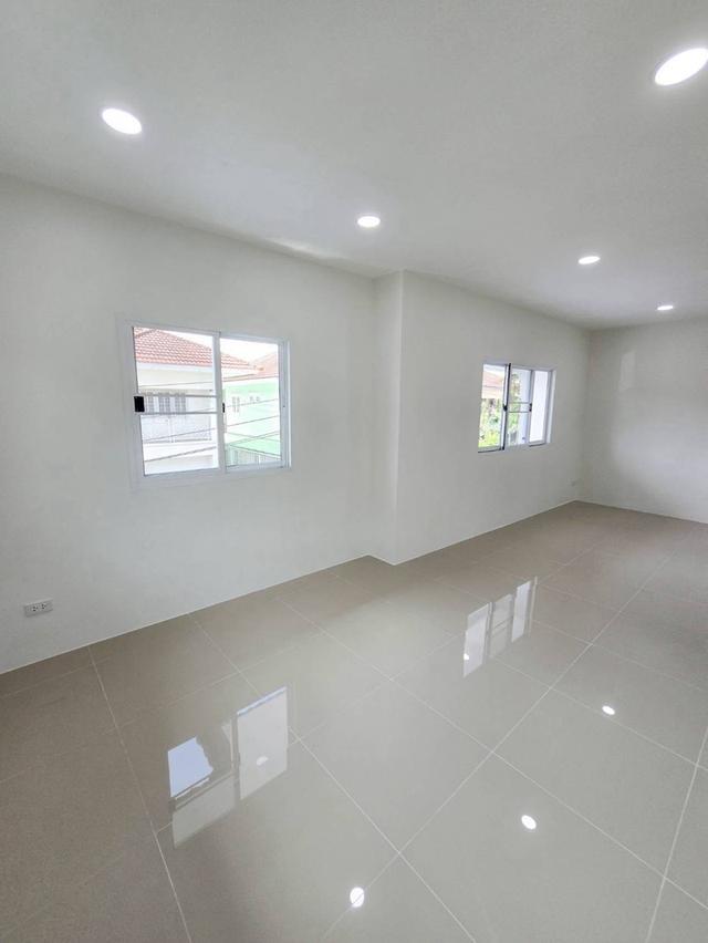 หมู่บ้านบุรีรมย์ คู้บอน 41บ้านแฝด รีโนเวทเนื้อที่ 37 ตร.ว.ทำเลคนตามหา 19
