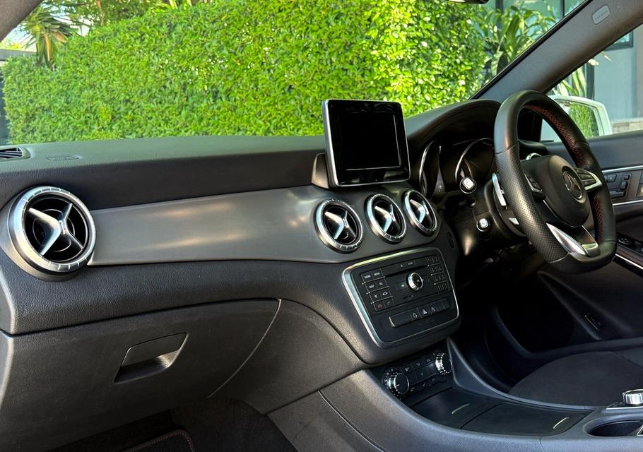 2016 BENZ CLA250 AMG DYNAMIC รถมือเดียวออกป้ายแดง รถวิ่งน้อยเพียง 90,000 กม เข้าศูนย์ตลอด รถไม่เคยมีอุบัติเหตุครับ รูปที่ 11