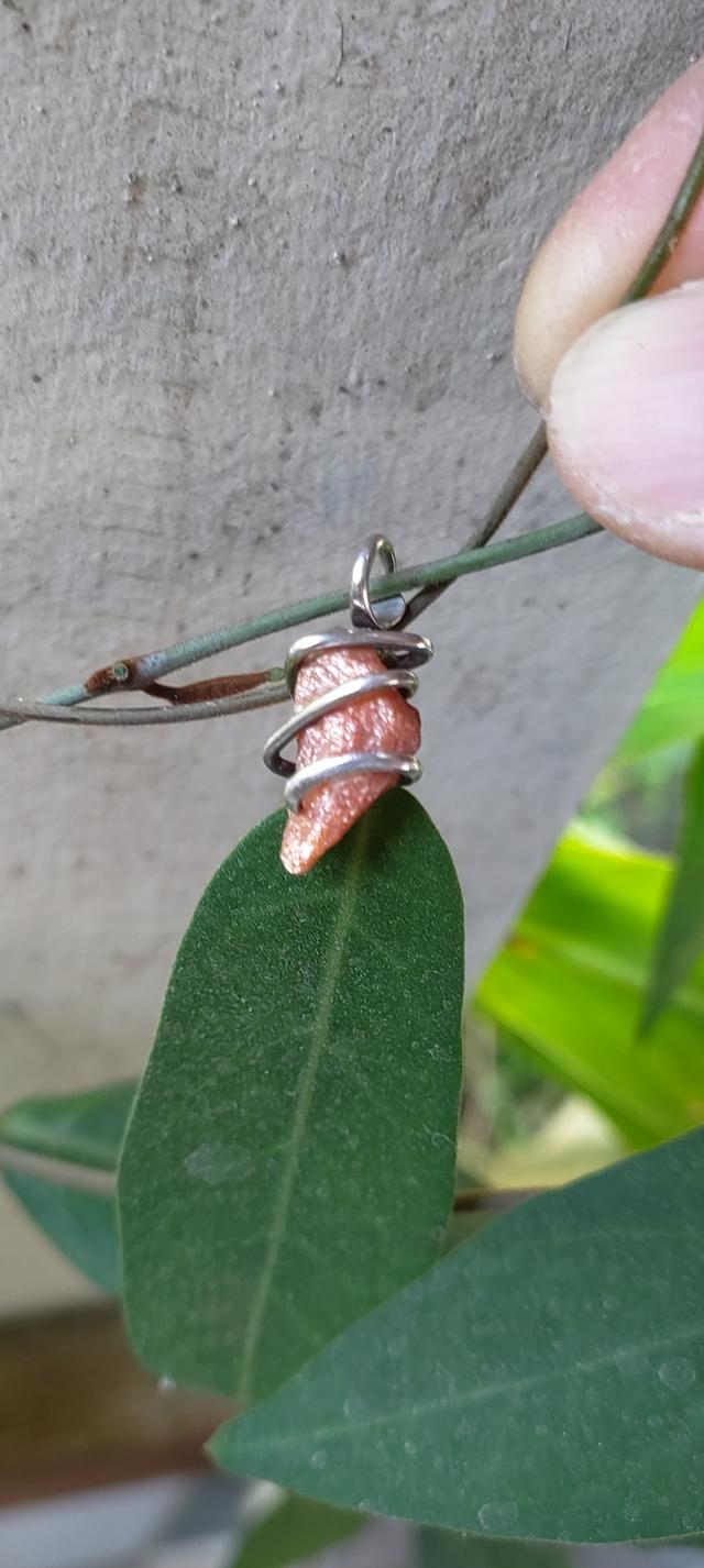 หินพระอาทิตย์ล้อมด้วยเงินราคาแพง รูปร่างธรรมชาติไม่ได้เจียระไน