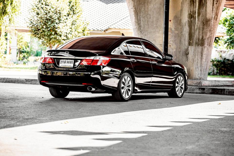 Honda Accord 2.0EL ปี 2013 สีดำ มือเดียวป้ายแดง 6