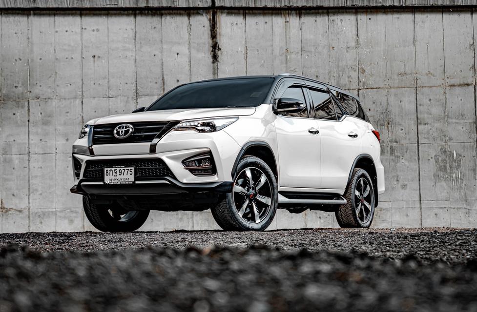 Toyota FORTUNER 2.8 TRD Sportivo 4WD 2019ไมล์ 88,xxx km. !!! ราคา 859,000 บาท