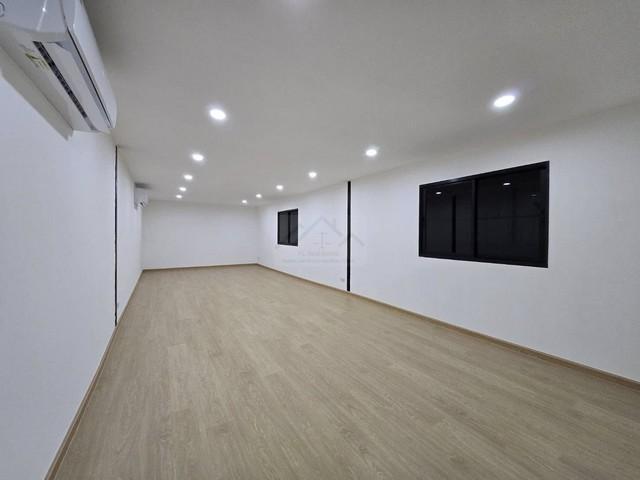 ให้เช่าโกดังพร้อมออฟฟิศ 2 ชั้น 192 ตรม. ซ.ศรีนครินทร์24 เหมาะทำ cafe , studio , สำนักงาน ใกล้รถไฟฟ้า 4