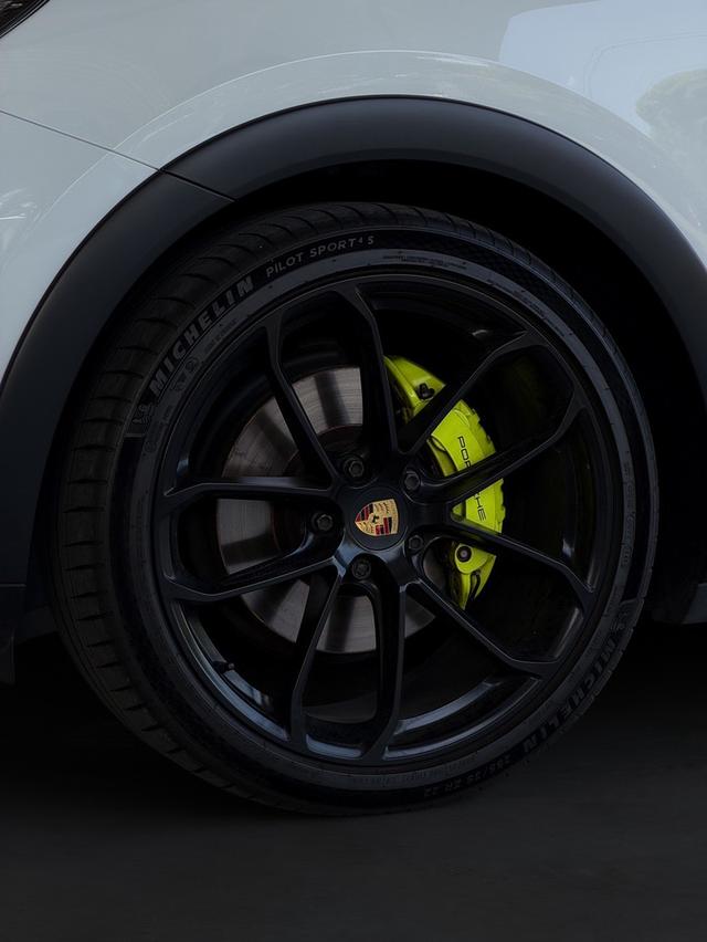 Porsche CAYENNE 3.0 HYBRID COUPE