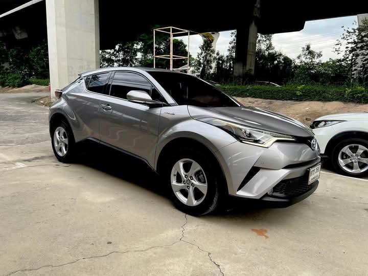 Toyota CHR สีเทาสวย 3