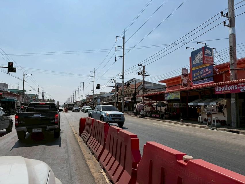 ที่ดินโฉนดครุฑแดง 44-0-79 ไร่ อ.บ้านไร่ จ.อุทัยธานี ติดถนนลาดยาง ที่ดินสูงเท่าถนนไม่ต้องถม ซอย7 ห่างถนนหลัก333 (ถนน4เลน) เพียง 2 ก.ม. ปากทาง มี 7-11 , 11