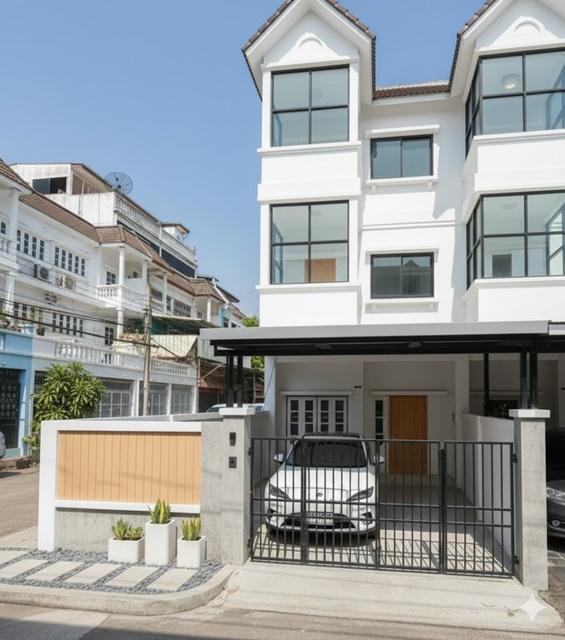 โฮมโปรพระราม3 590ม.4นอน เจริญราษฎร์1-7 Central Plaza พระราม 3 1.8 กม. ทาวน์เฮ้าส์ขนาดใหญ่ 4 ชั้น 4น้ำ ฟังก์ชันครบ สาทร แ 1