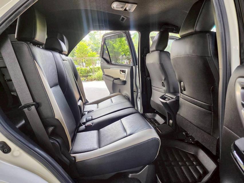 Toyota FORTUNER 2.8 Legender Black Top 4WD AT ปี 2023 รถสวยมือเดียว ไมล์น้อย 15