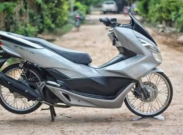 Honda pcx สีเทา 3