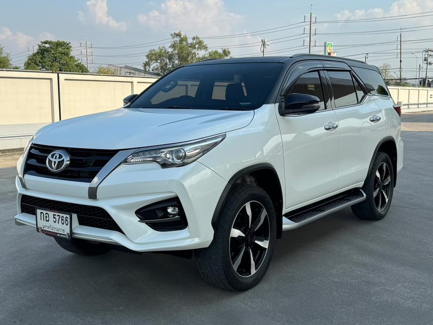 Toyota Fortuner 2.8 Top 4WD ปี 2019 จด 2020 ขับ 4 รถสวยจัด ไมล์ 18X,XXX km.