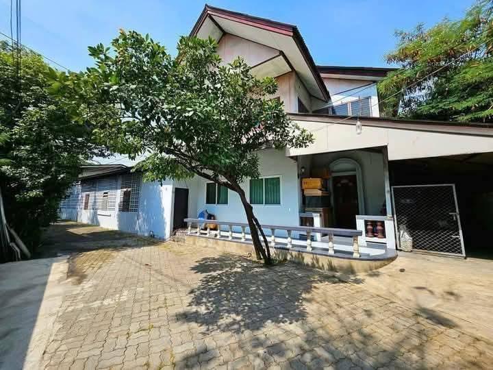 ขายบ้าน ติดถนน. เป็นการขายสิทธิ์เช่าวัด ใกล้เมือง ใกล้ทางด่วน รถเมล์วิ่งผ่านหน้าบ้าน 2