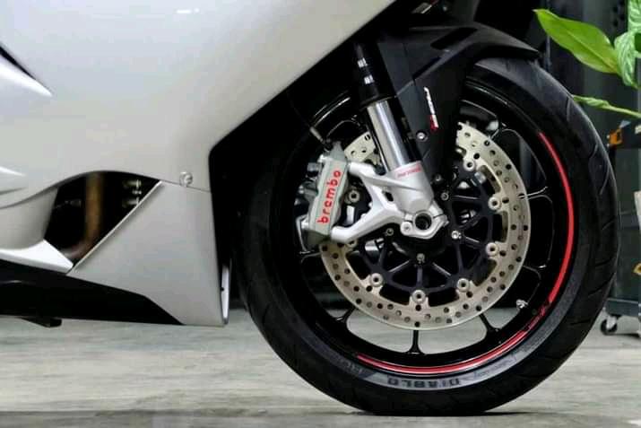 รถบ้านราคาเบาๆ  MV Agusta F4 5