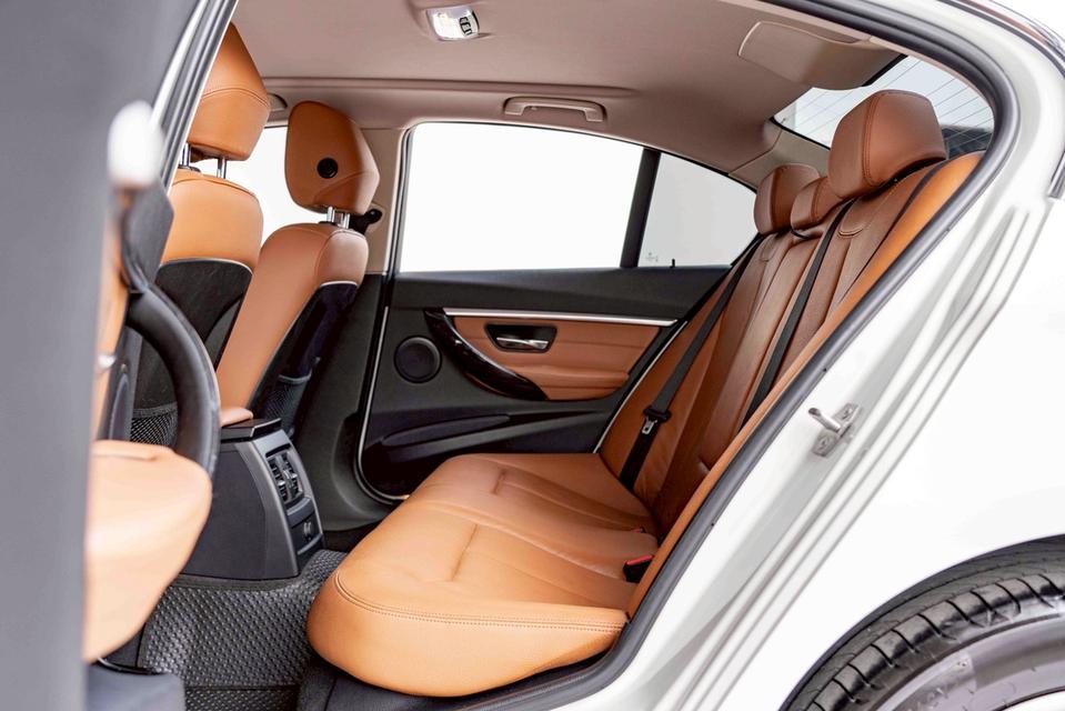 รหัสรถ NP8753 รุ่นรถ : BMW F30 320d LUXURY LCIปีรถ : 2017 รูปที่ 14