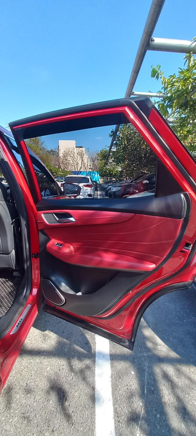 🔥 ขายด่วน! MG HS 1.5 X SUV ตัวท็อปสุด สีแดง 🔥 ✨ หลังคา Sunroof | รถบ้านมือเดียว | สภาพสวยมาก ✨ 📌 จดทะเบียน: ม.ค. 2021 📌 เครื่องยนต์: เบนซิน 1.5 Tu 18