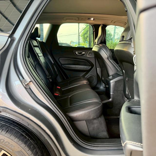 รหัสรถ 12AT6465 Volvo XC60 2.0 T8 Hybrid Twin Engine AWD Inscription | ปีจด : 2019 รูปที่ 9