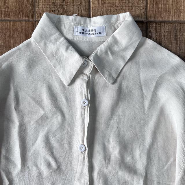 เสื้อเชิ้ตผ้าลินินสีเบจ
