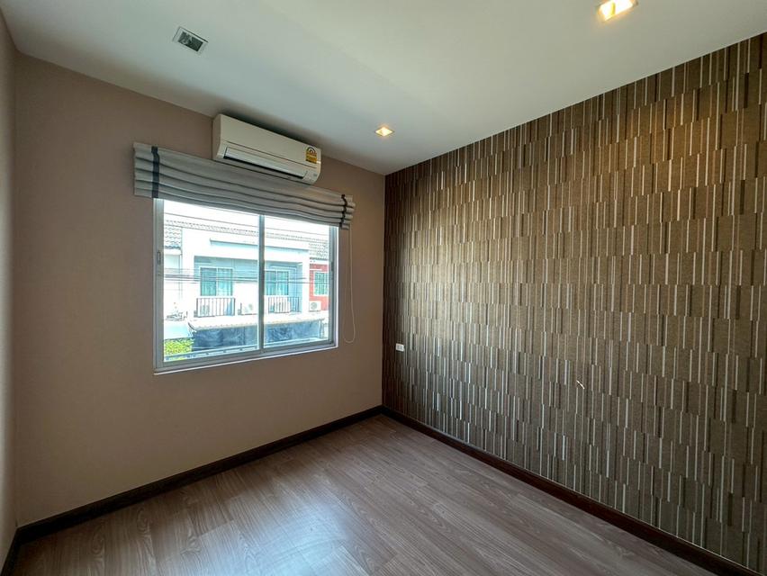 ขายถูกมาก!!  ทาวน์โฮม 2 ชั้น  อารียา เดอะคัลเลอร์ 1 ( Areeya The Color 1 ) อยู่ต้นโครงการ ตกแต่งเต็มพื้นที่ เปิดเป็น Home office ได้เลย ใกล้รถไฟฟ้า สา 14