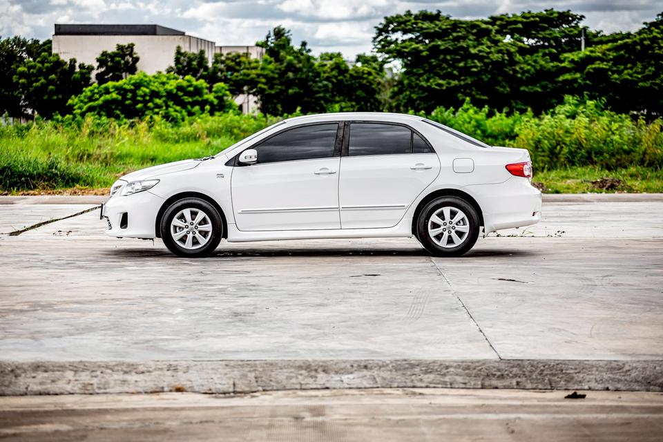 Toyota Altis 1.8E ปี 2011 เกียร์ออโต้ สีขาว สวยสภาพดี มือเดียวป้ายแดง 10