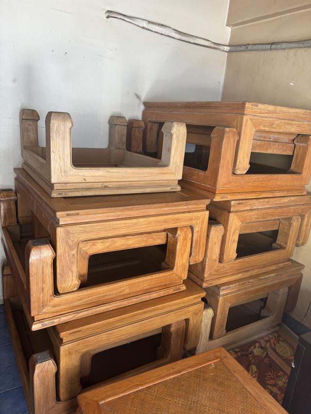 โต๊ะไม้สัก มี2ขนาด ใหญ่ 120x90x42 เซนติเมตร (2000บาท) กลาง 95x80x42 เซนติเมตร (1700บาท) 6