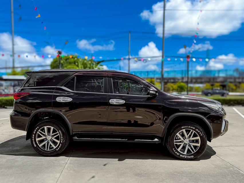 🚗 TOYOTA FORTUNER 2.8 V  ขับ4 เกียร์ออโต้ ปี 2016  ฟรีเงินดาวน์ รูปที่ 5