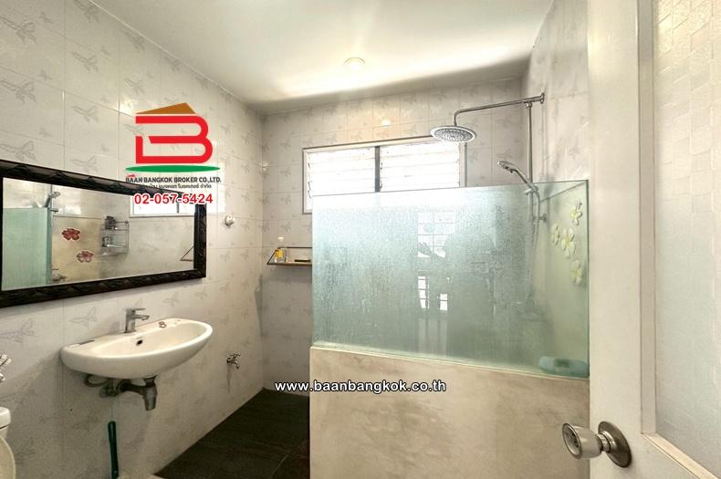 บ้านเดี่ยว เนื้อที่ 60 ตร.ว. หมู่บ้านประชาชื่น (สามัคคี 63) ใกล้มหาวิทยาลัยธุรกิจบัณฑิตย์ ถนนแจ้งวัฒนะ ตำบลบางตลาด อำเภอปากเกร็ด นนทบุรี 12