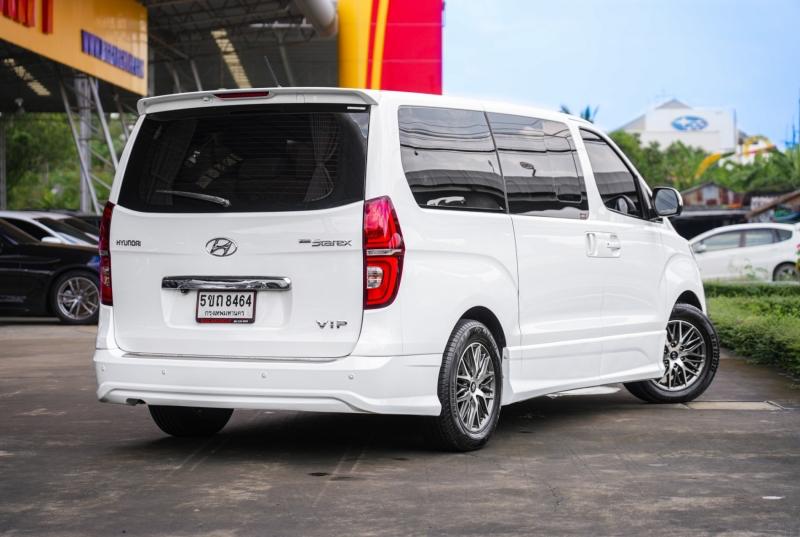 2019 HYUNDAI GRAND STAREX 2.5 VIP สีขาว ดีเซล ไมล์ 113602 กม.