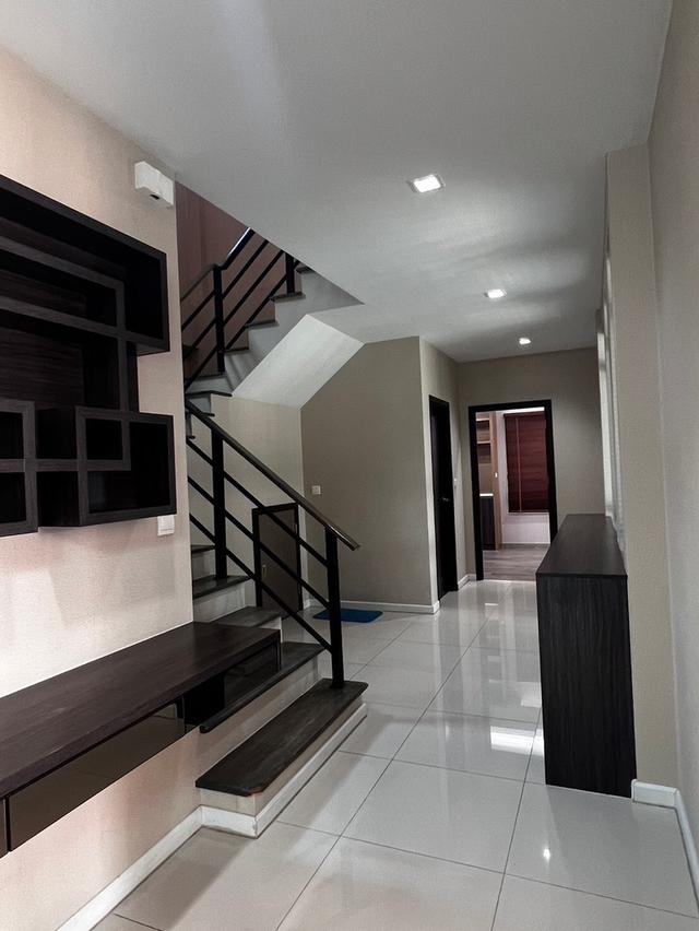 บ้านเดี่ยวหมู่บ้าน ชีวารมย์รังสิต(ติดฟิวเจอร์ ปาร์ค รังสิต) 4ห้องนอน 4ห้องน้ำ(0828935991 ไอซ์ เจ้าของบ้านโดยตรง) 2