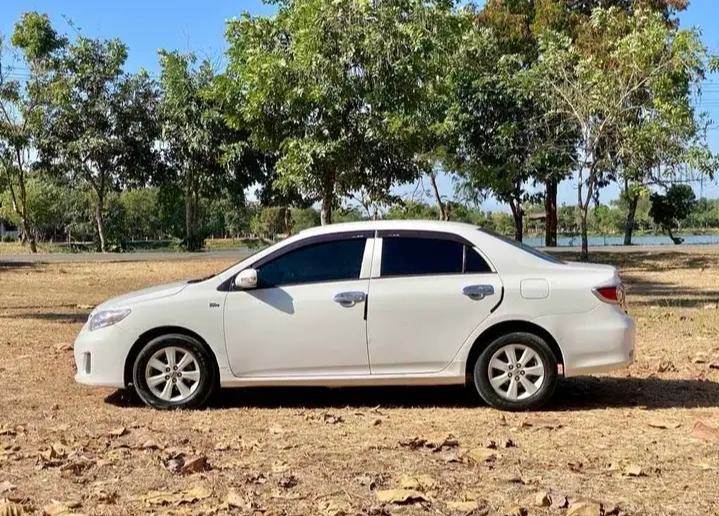 Toyota Corolla Altis สีขาว 6