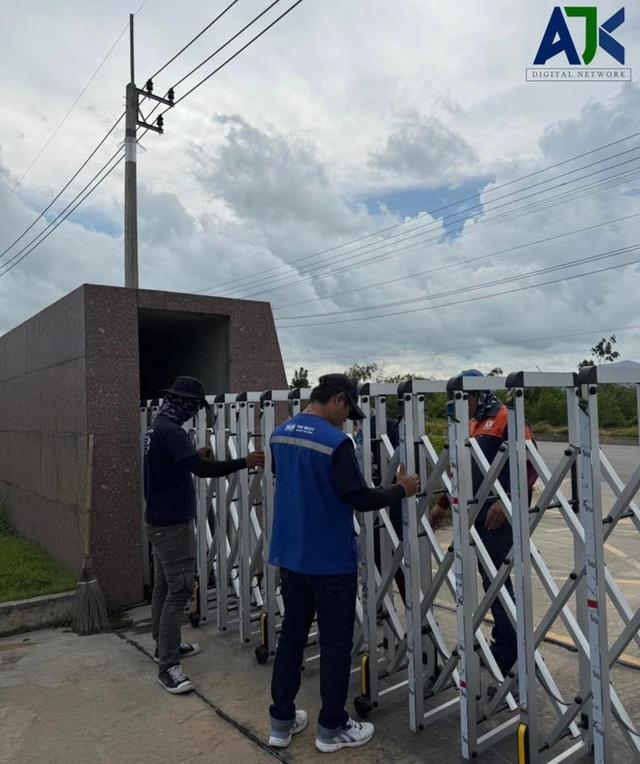 FOLDINGGATEศรีราชา ประตูเลื่อนอัตโนมัติศรีราชา Foldinggateศรีราชา ประตูรั้วโรงงานศรีราชา ประตูพับเก็บอัตโนมัติศรีราชา Folding Gate ศรีราชา 3