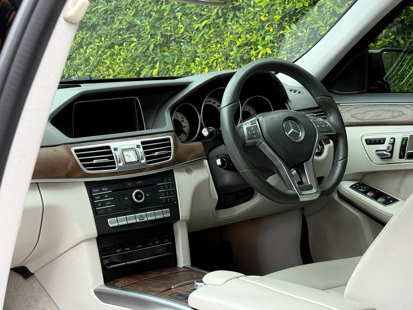 2016 BENZ E200 EDITION E รุ่นพิเศษ รถมือเดียวออกป้ายแดง รถวิ่งน้อย เข้าศูนย์ทุกระยะ ไม่เคยมีอุบัติเหตุครับ 13