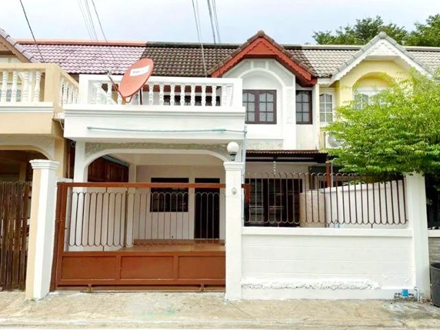 ถ.เลียบด่วนเอกมัย-รามอินทรา MRT วัชรพล 1.7 กม. ให้เช่าทาวน์เฮ้าส์ 2 ชั้น 28 ตร.ว. 230 ตร.ม. ติดถนนนวลจันทร์ 3 นอน 2 น้ำ 2