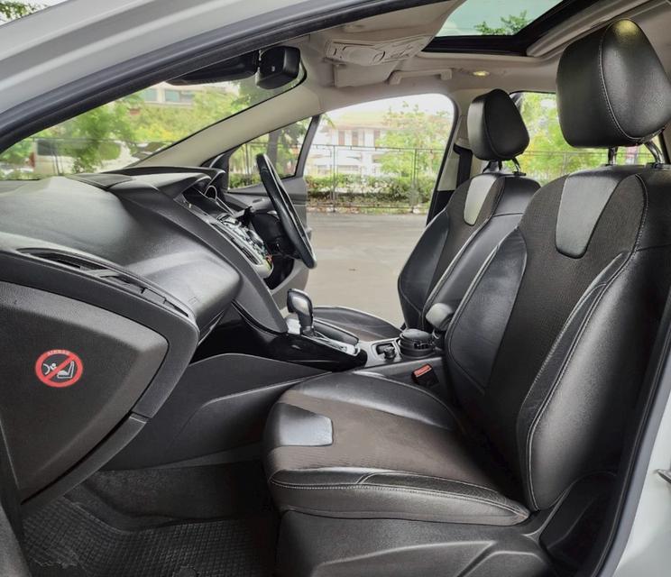 Ford Focus 2.0 Hatchback AT ปี 2014 6